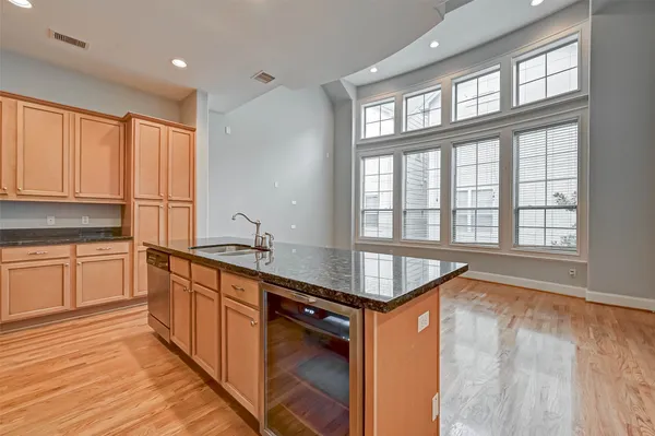 $2,450 | 2906 Leeland Street, Houston, TX 77003