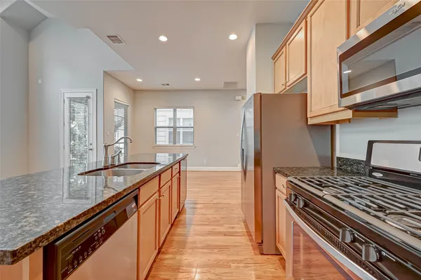 $2,450 | 2906 Leeland Street, Houston, TX 77003