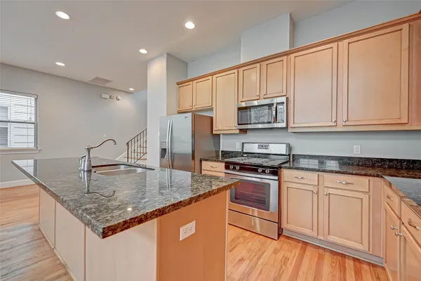 $2,450 | 2906 Leeland Street, Houston, TX 77003