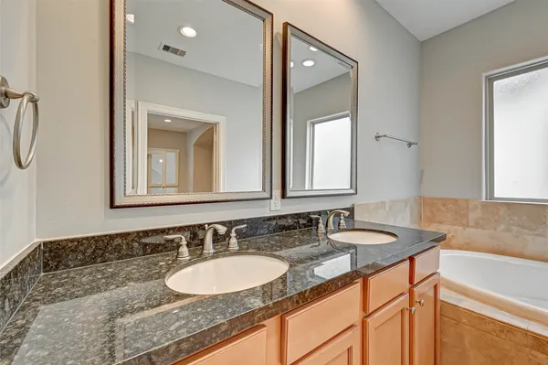 $2,450 | 2906 Leeland Street, Houston, TX 77003