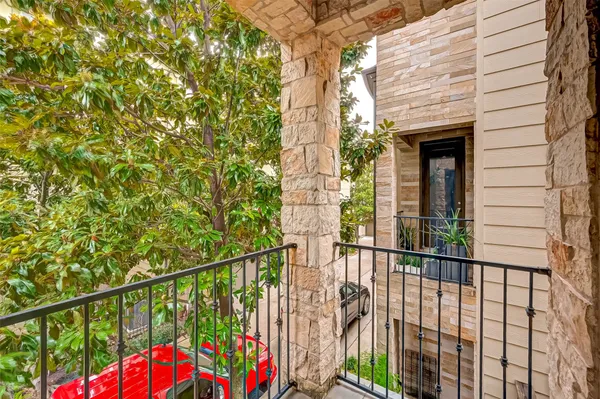 $2,450 | 2906 Leeland Street, Houston, TX 77003