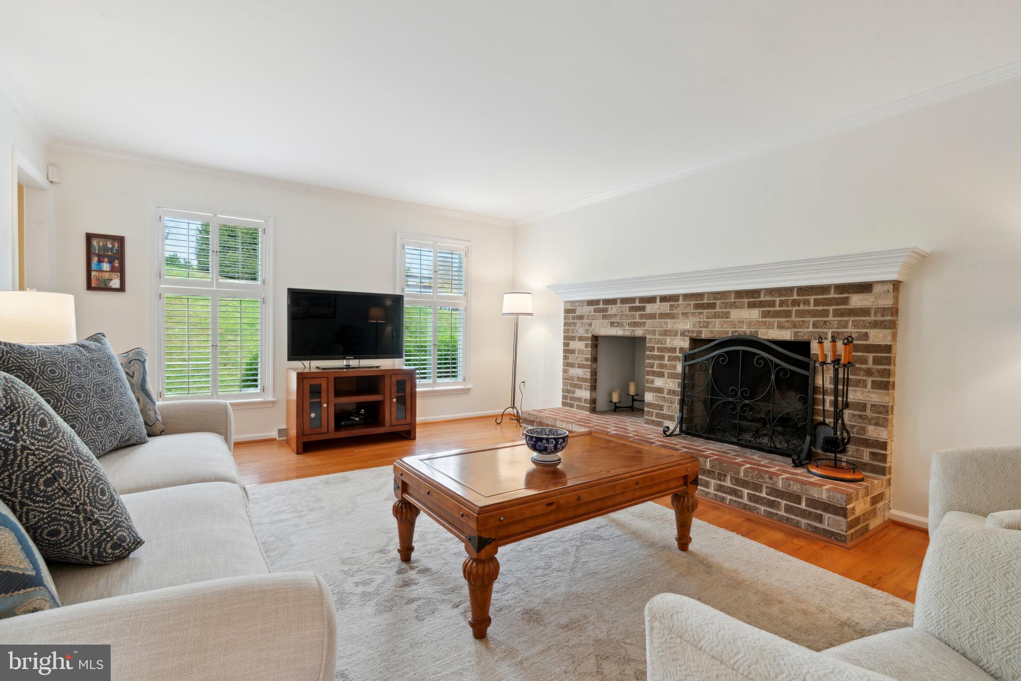 146 Poplar Road Newtown Square, PA 19073 - Photo 14 of 34 Living Room