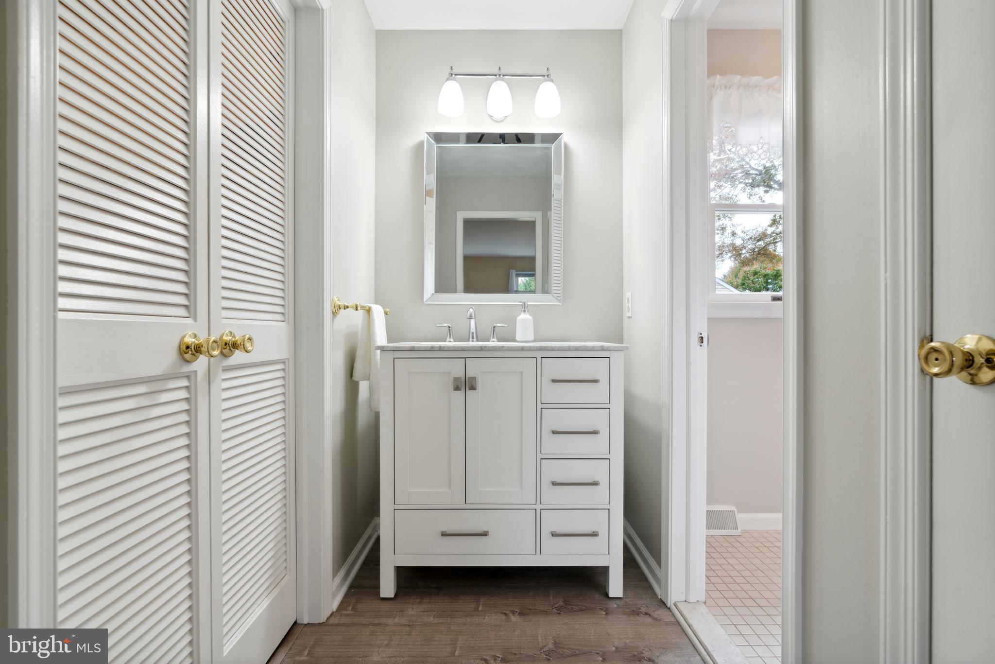 146 Poplar Road Newtown Square, PA 19073 - Photo 23 of 34 Primary Suite