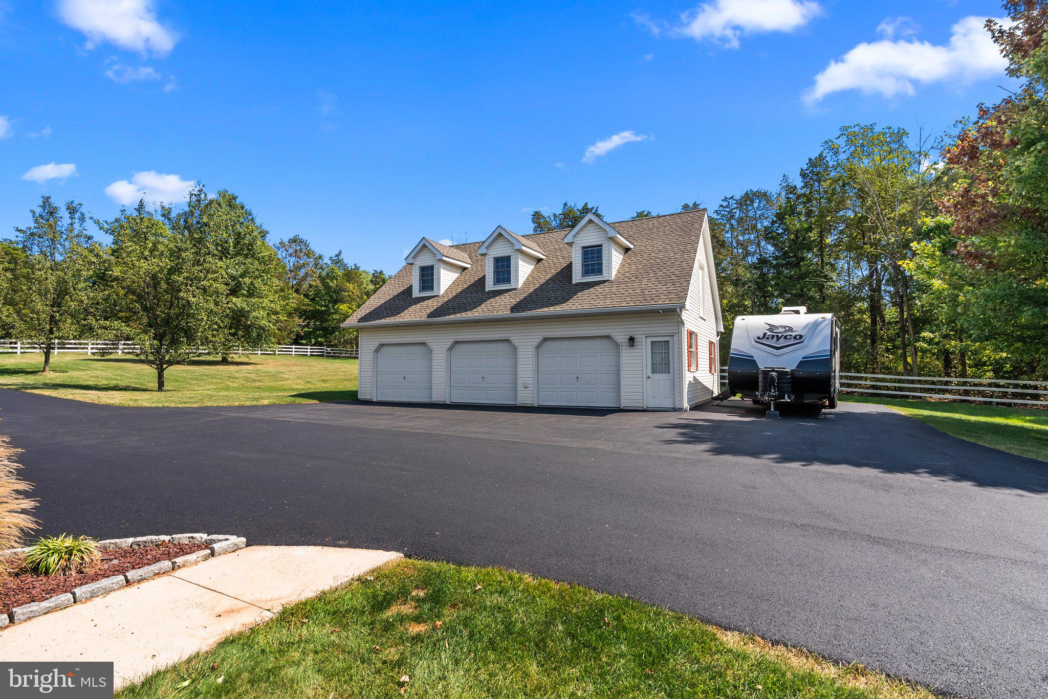 2012 Linsenbigler Road Pennsburg, PA 18073 - Photo 9 of 101 Gallery Image 9