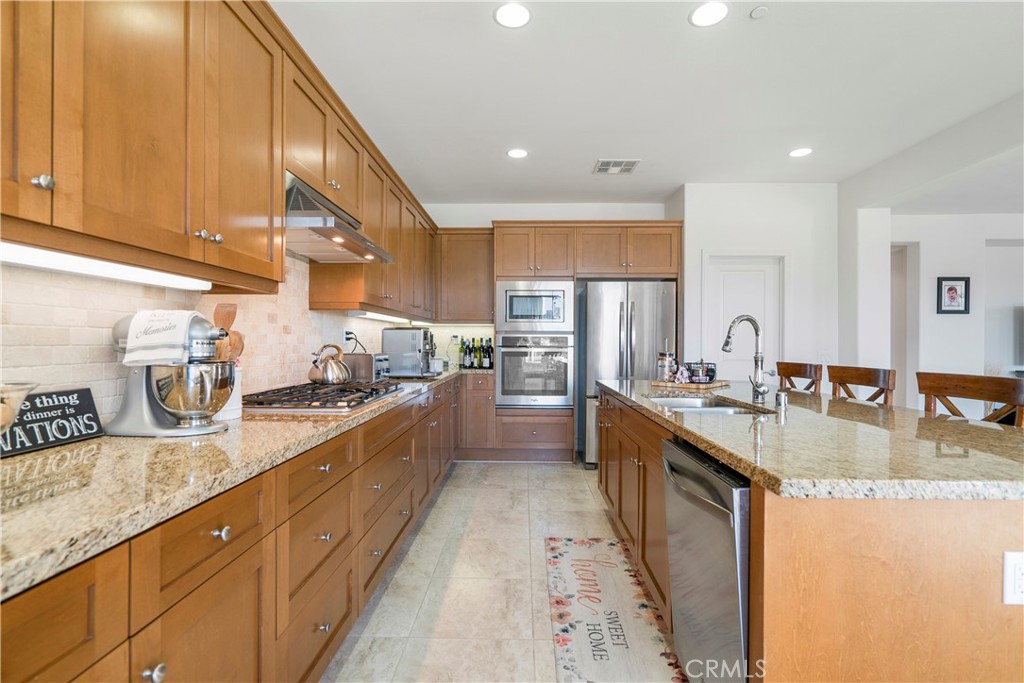 3126 Vista Terrace Riverside, CA 92503 - Photo 8 of 39