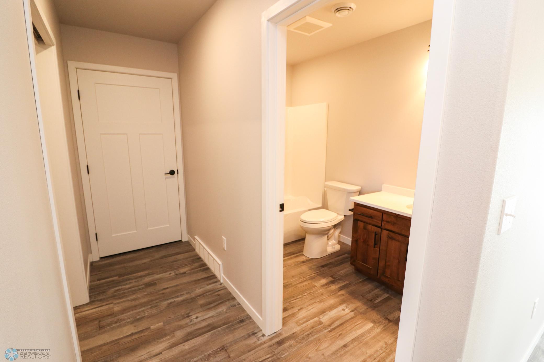 1402 Prairie Lane Wahpeton, ND 58075 - Photo 13 of 22