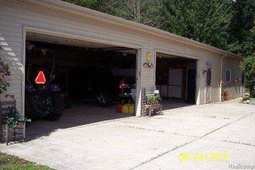 5015 North Burkhart Road Howell, MI 48855 - Photo 4 of 18 5015 GARAGE 1