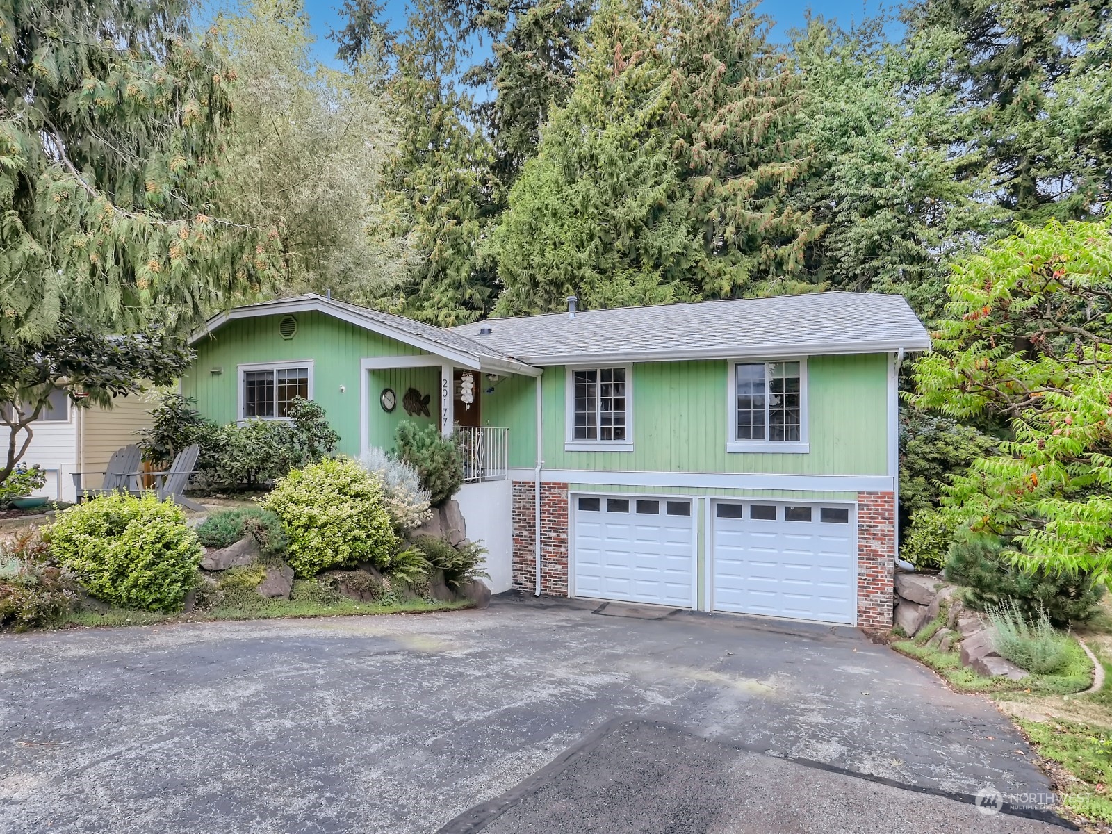 20177 105th Avenue Northeast Bothell, WA 98011 - Photo 2 of 31 Gallery Image 2