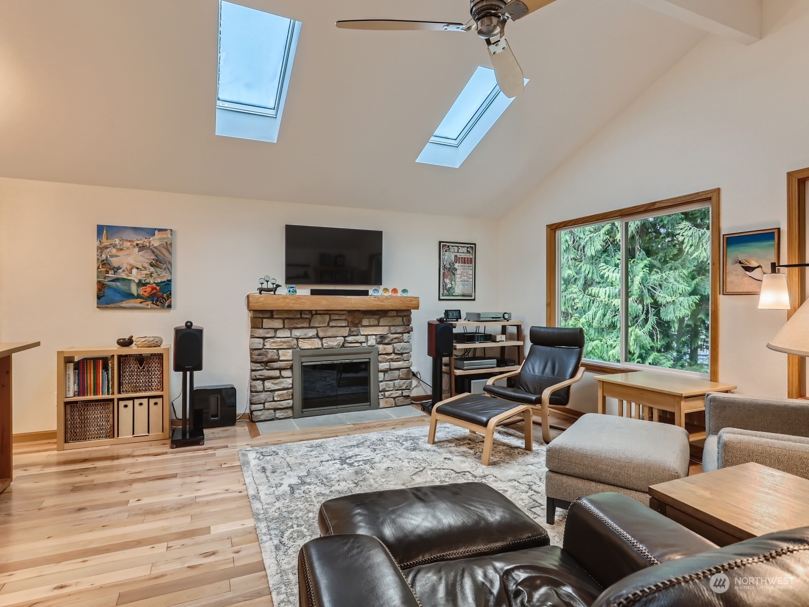 20177 105th Avenue Northeast Bothell, WA 98011 - Photo 5 of 31 Gallery Image 5