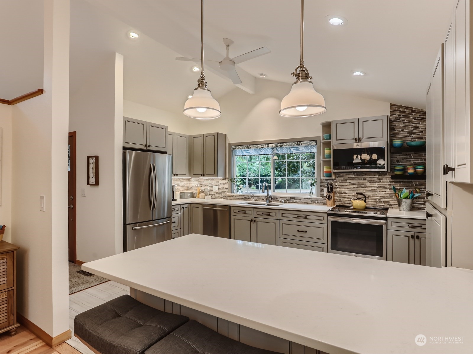 20177 105th Avenue Northeast Bothell, WA 98011 - Photo 7 of 31 Gallery Image 7
