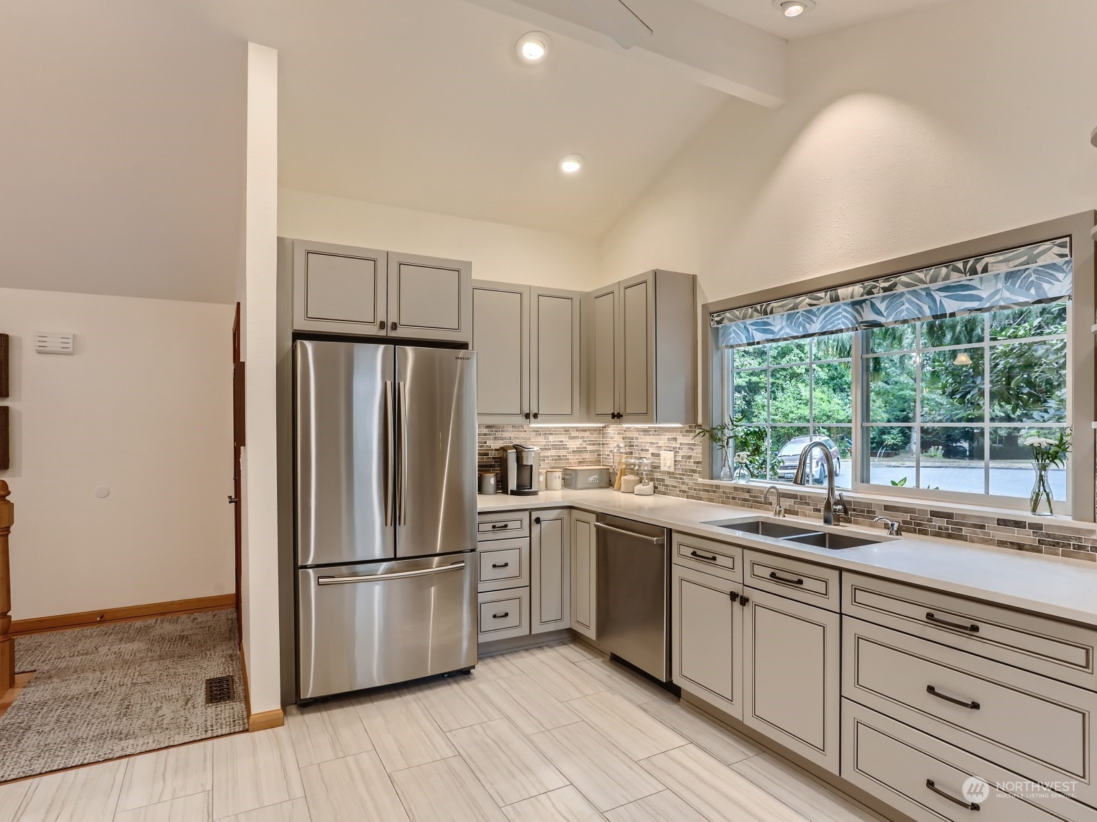 20177 105th Avenue Northeast Bothell, WA 98011 - Photo 8 of 31 Gallery Image 8