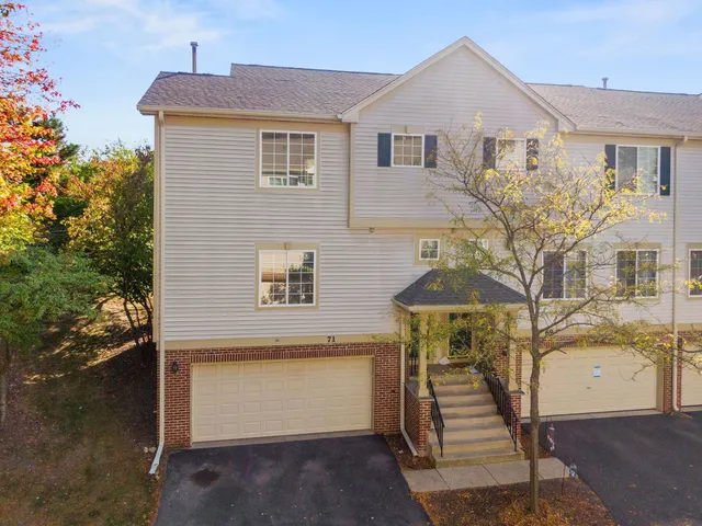 $2,650 | 71 Monarch Drive, Streamwood, IL 60107