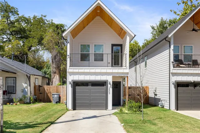 $2,450 | 2609 Warren Avenue, Dallas, TX 75215