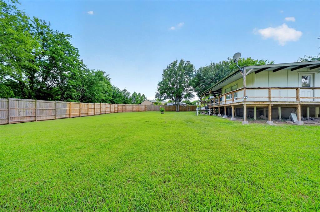 111 County Road 2806 Mabank, TX 75147 - Photo 26 of 34 Expansive green lawn extending to a wood privacy fence
