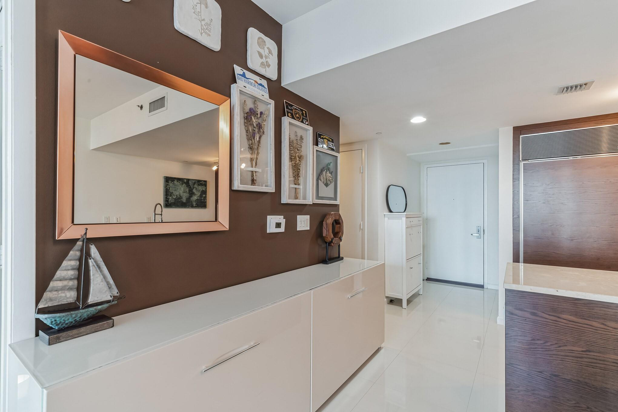 475 Brickell Avenue, Unit 512 Miami, FL 33131 - Photo 19 of 36 a living room with furniture