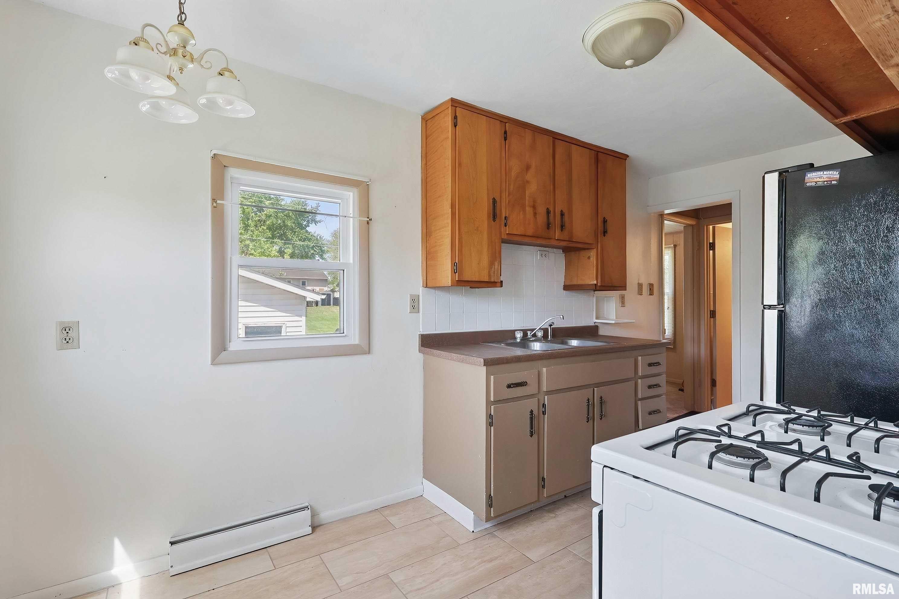 930 Tenplus Street Bettendorf, IA 52722 - Photo 7 of 18 Gallery Image 7