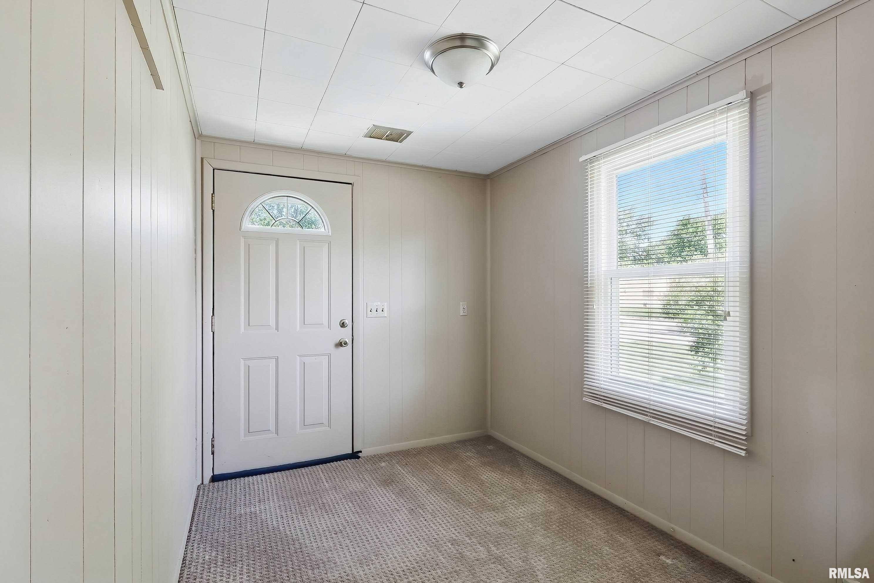 930 Tenplus Street Bettendorf, IA 52722 - Photo 8 of 18 Gallery Image 8