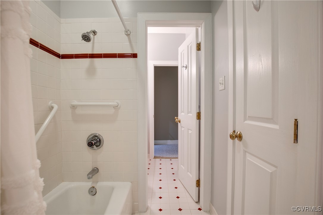 12293 Stancroft Road Rockville, VA 23146 - Photo 27 of 49 Bathroom with shower / bath combo