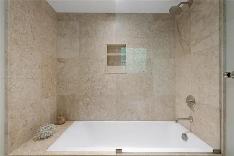 $8,980,000 | 2830 Lucerne Avenue, Miami Beach, FL 33140