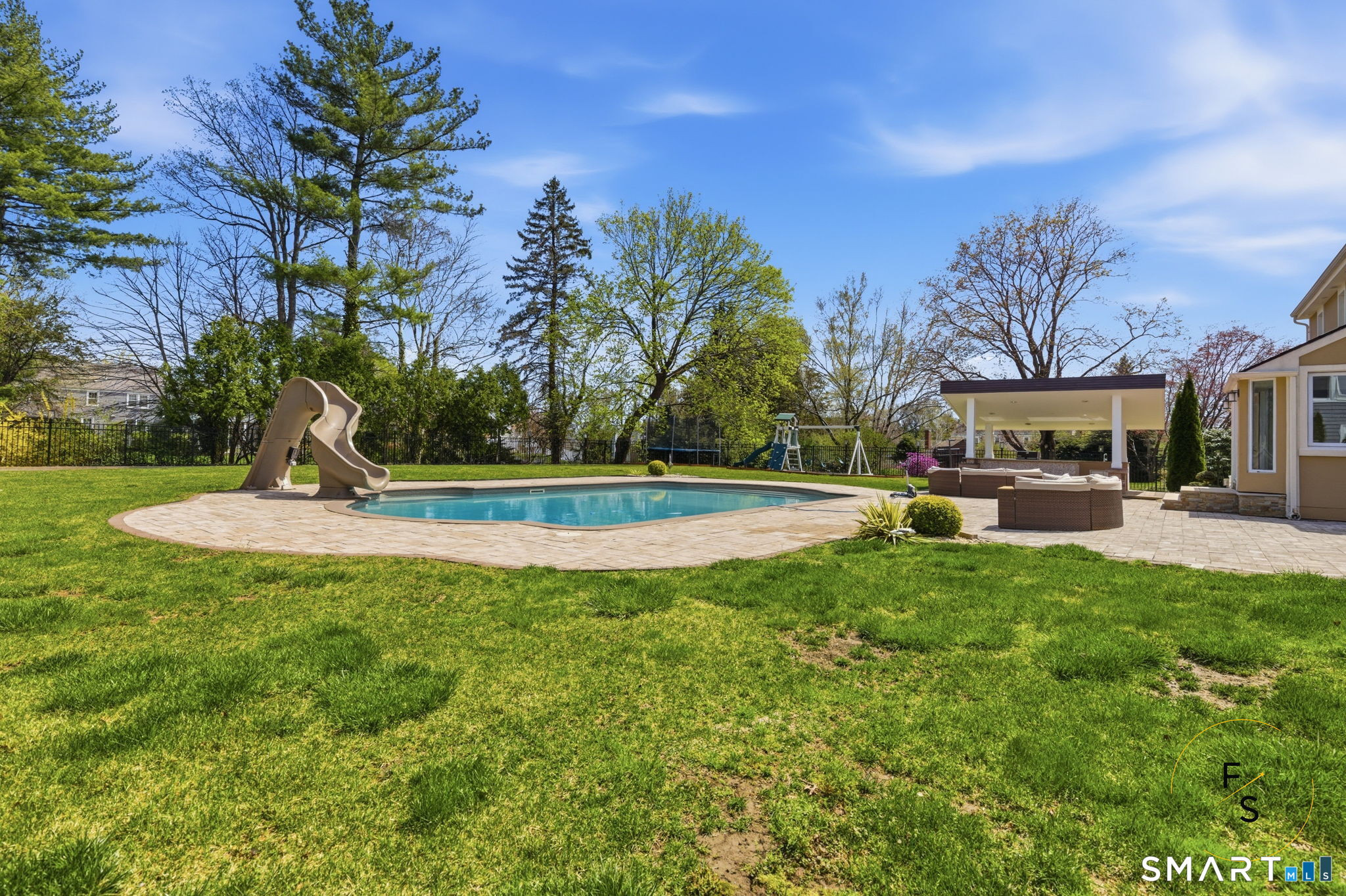 508 Highland Street Wethersfield, CT 06109 - Photo 36 of 40 a view of a fountain in front of a house