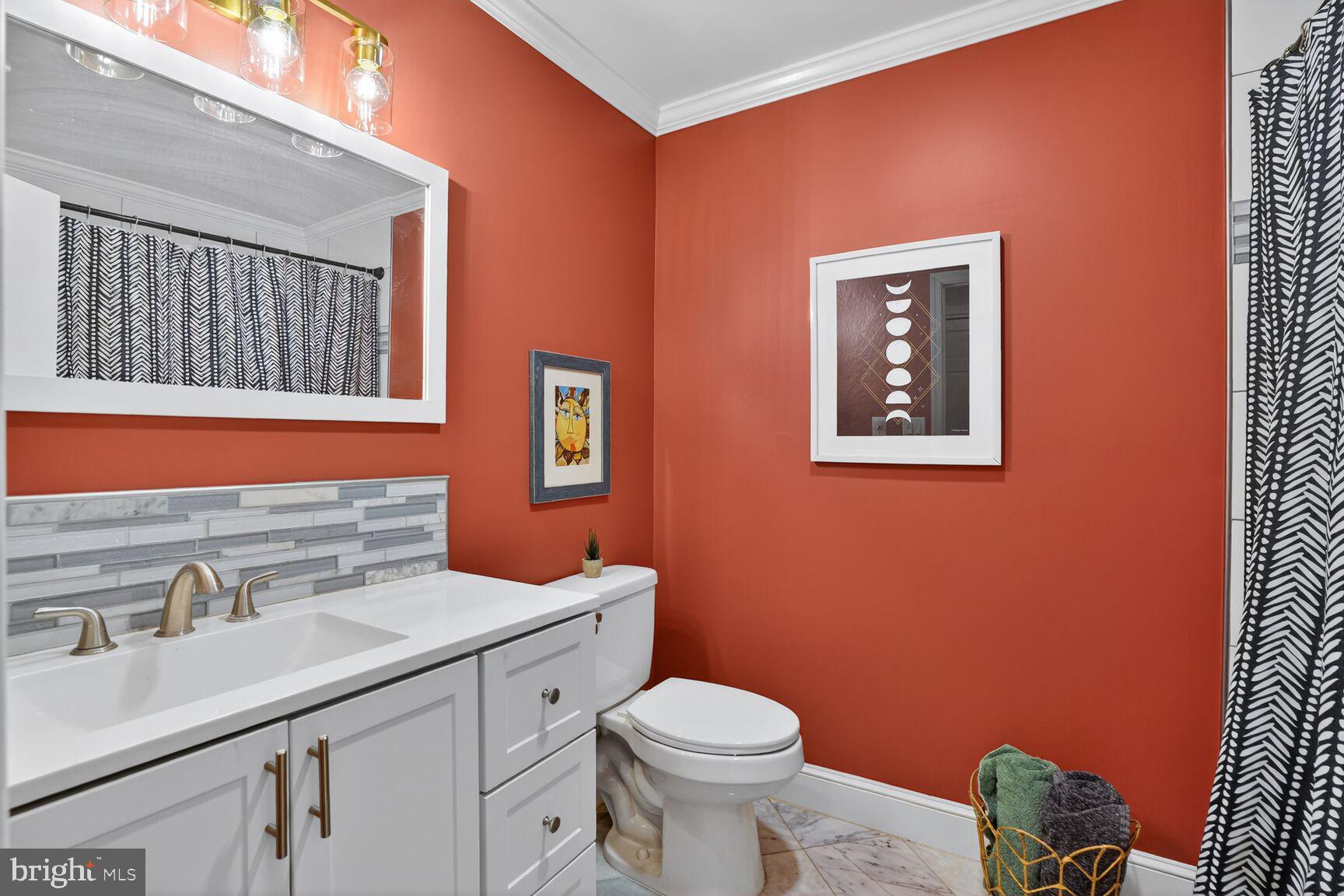 6700 Kelly Road Warrenton, VA 20187 - Photo 16 of 43 Full Hall Bath