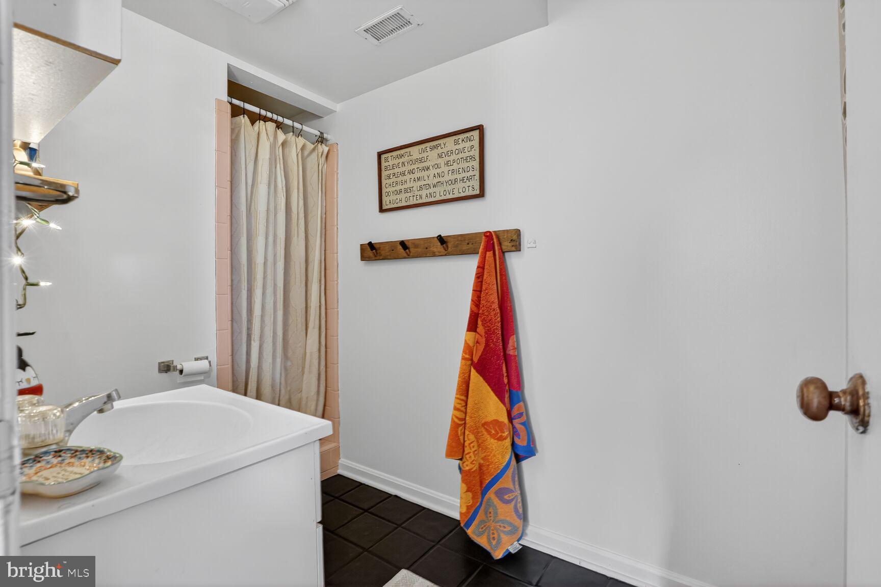 6700 Kelly Road Warrenton, VA 20187 - Photo 28 of 43 Lower level full bath