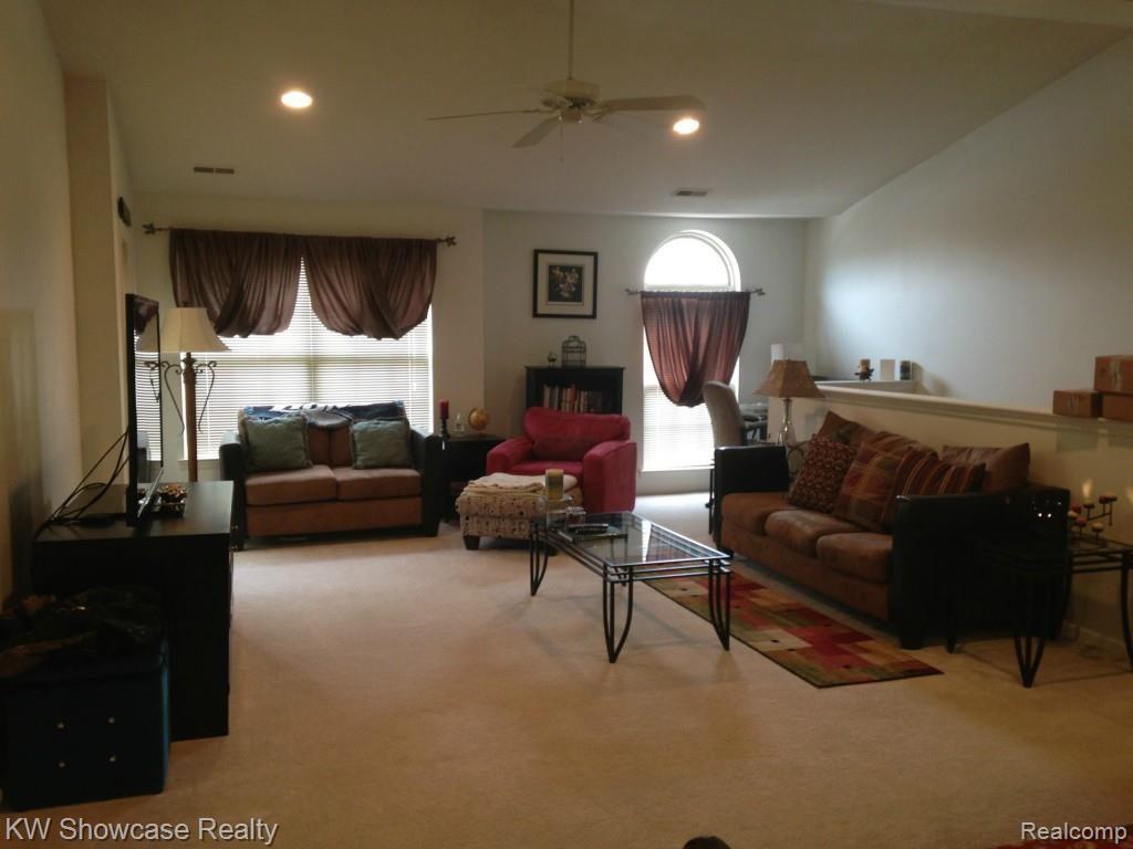11854 Farmington Road Livonia, MI 48150 - Photo 2 of 14 GREATROOM