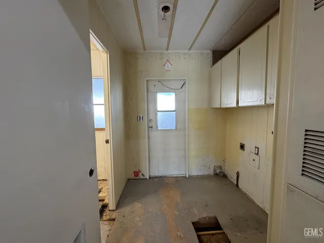 a view of a storage & utility room