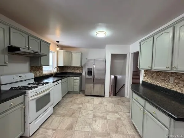 $3,600 | 46 Midland Avenue, Central Valley, NY 10917