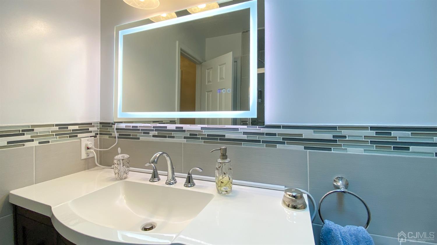 30 Snowflake Lane Edison, NJ 08820 - Photo 21 of 27 a bathroom with a sink and a mirror