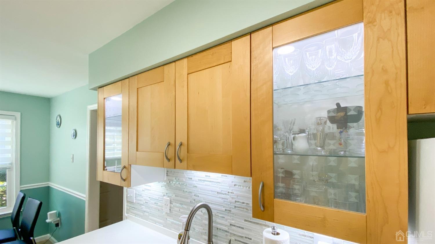 30 Snowflake Lane Edison, NJ 08820 - Photo 5 of 27 a bathroom with a shower