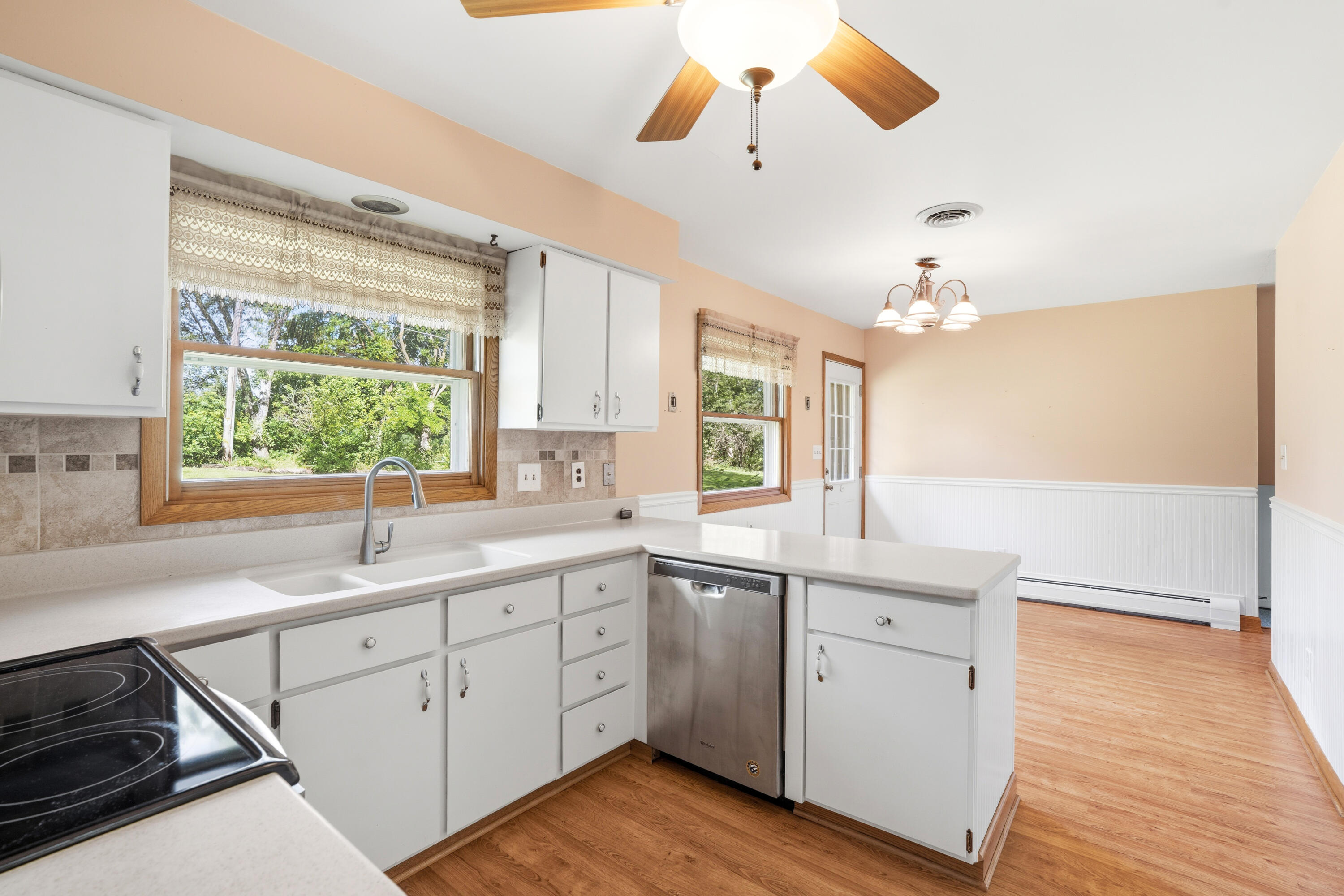 4514 Ridgecrest Drive Mount Pleasant, WI 53403 - Photo 10 of 29 Open to Dinette