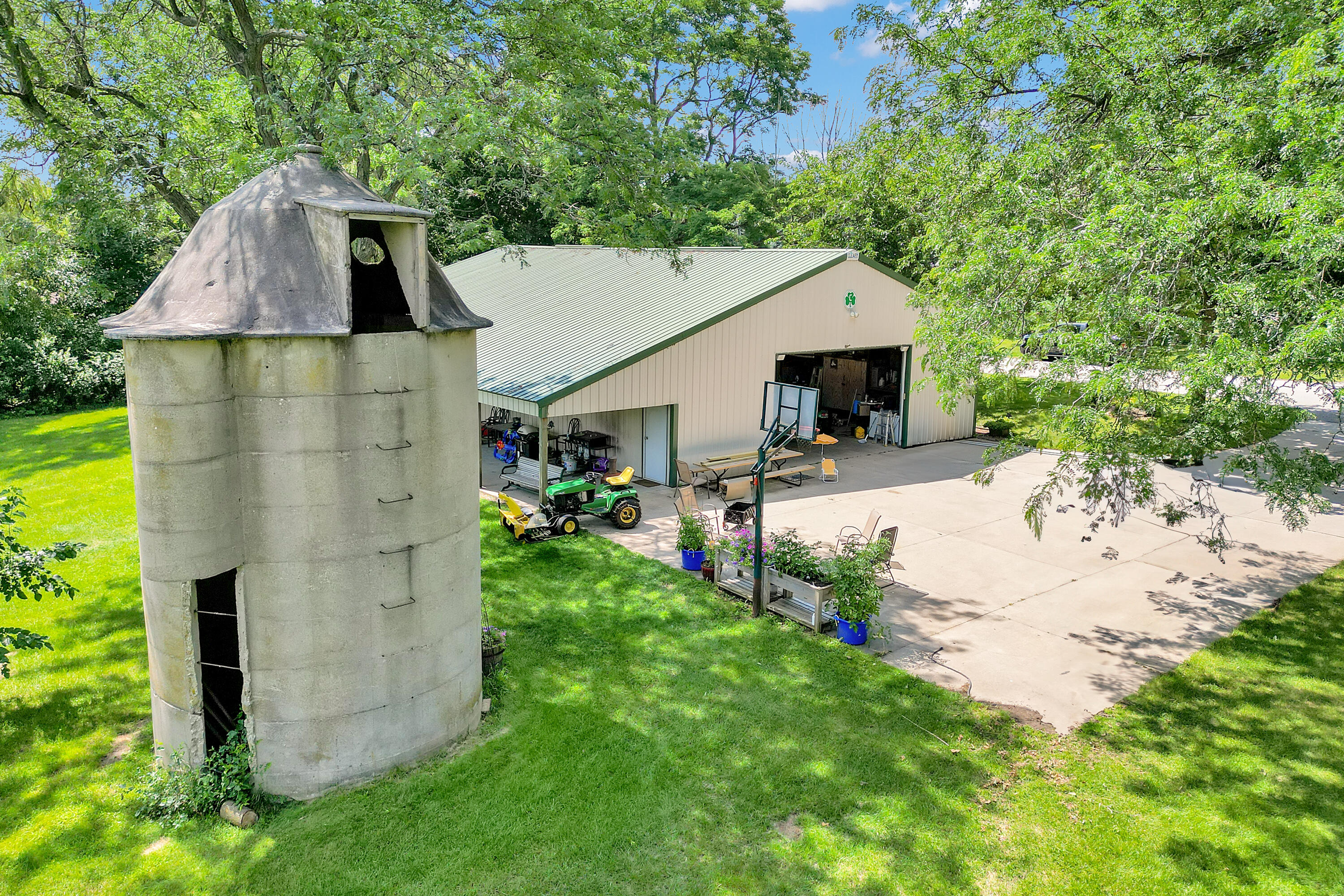 6386 Alpine Drive Addison, WI 53095 - Photo 7 of 22 6386 Alpine Dr-24