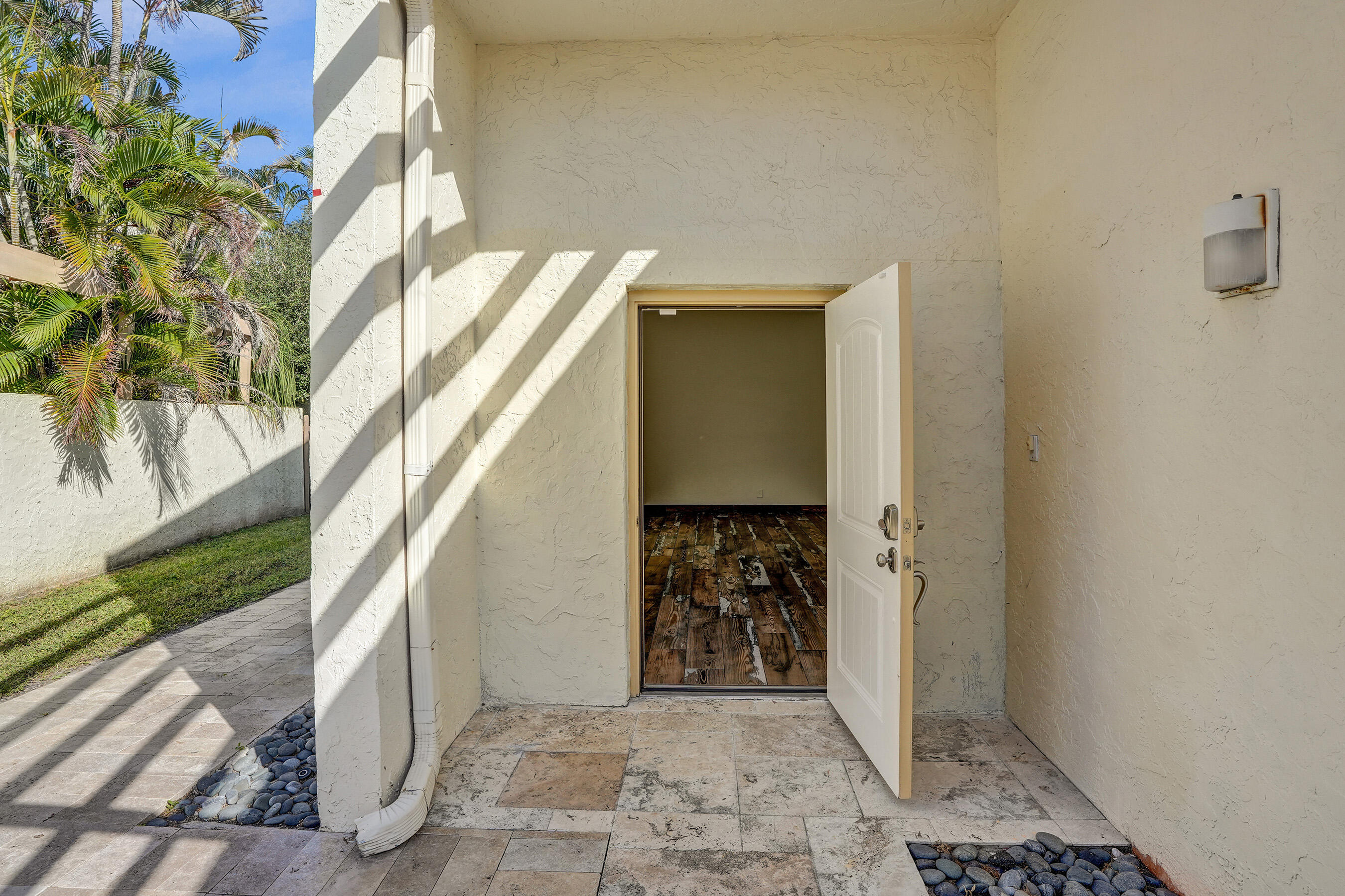 21760 Contado Road Boca Raton, FL 33433 - Photo 4 of 42 DSC07245