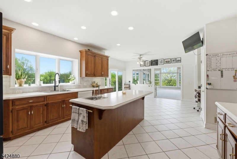 19 Allerton Road Lebanon, NJ 08833 - Photo 11 of 40