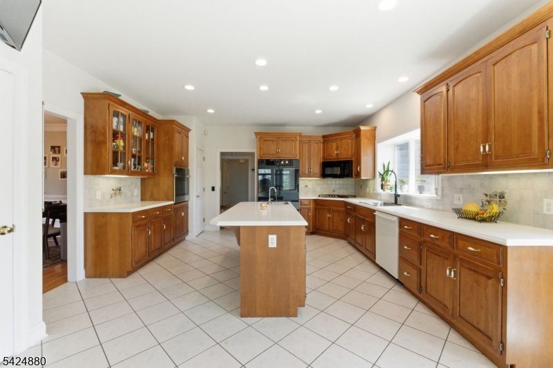 19 Allerton Road Lebanon, NJ 08833 - Photo 8 of 40