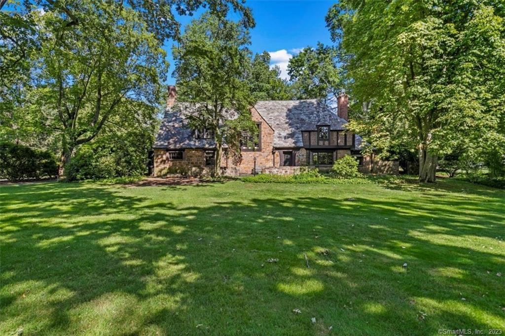 a view of a house with a big yard