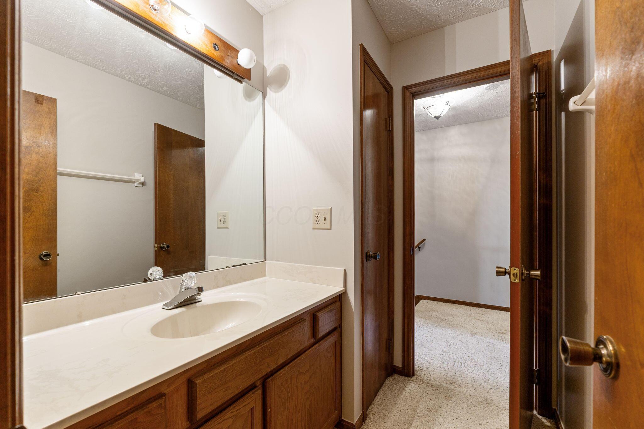 5277 Timberline Road, Unit 148 Columbus, OH 43220 - Photo 32 of 43 Full bath