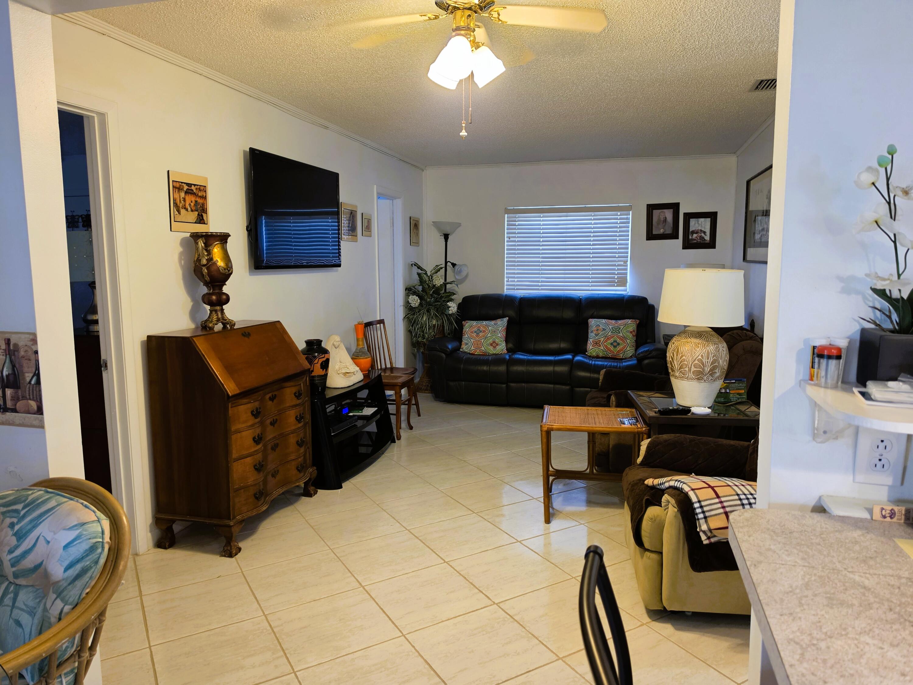 5404 Belleville Road West Palm Beach, FL 33417 - Photo 8 of 42 20260611_083547
