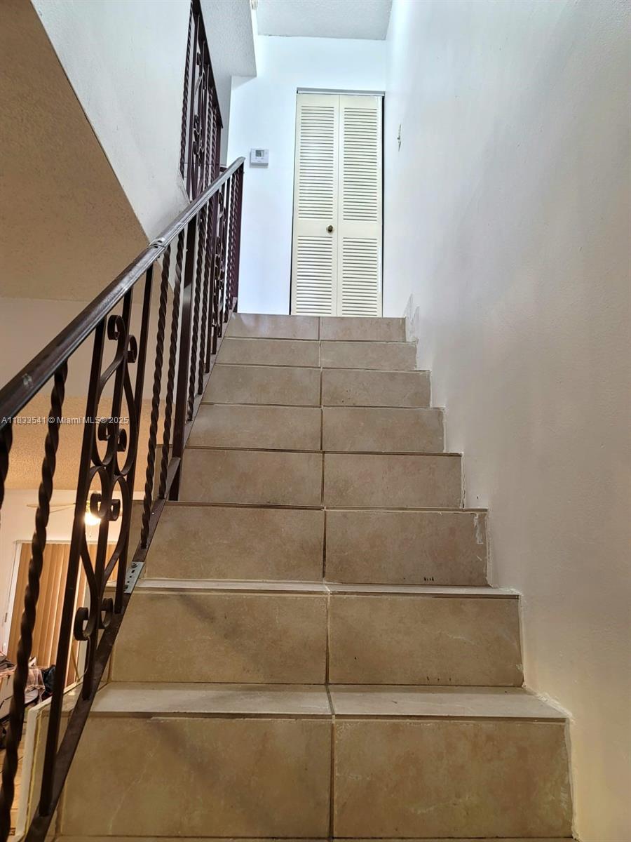 11 Olive Drive, Unit J Hialeah, FL 33010 - Photo 13 of 20 a view of entryway