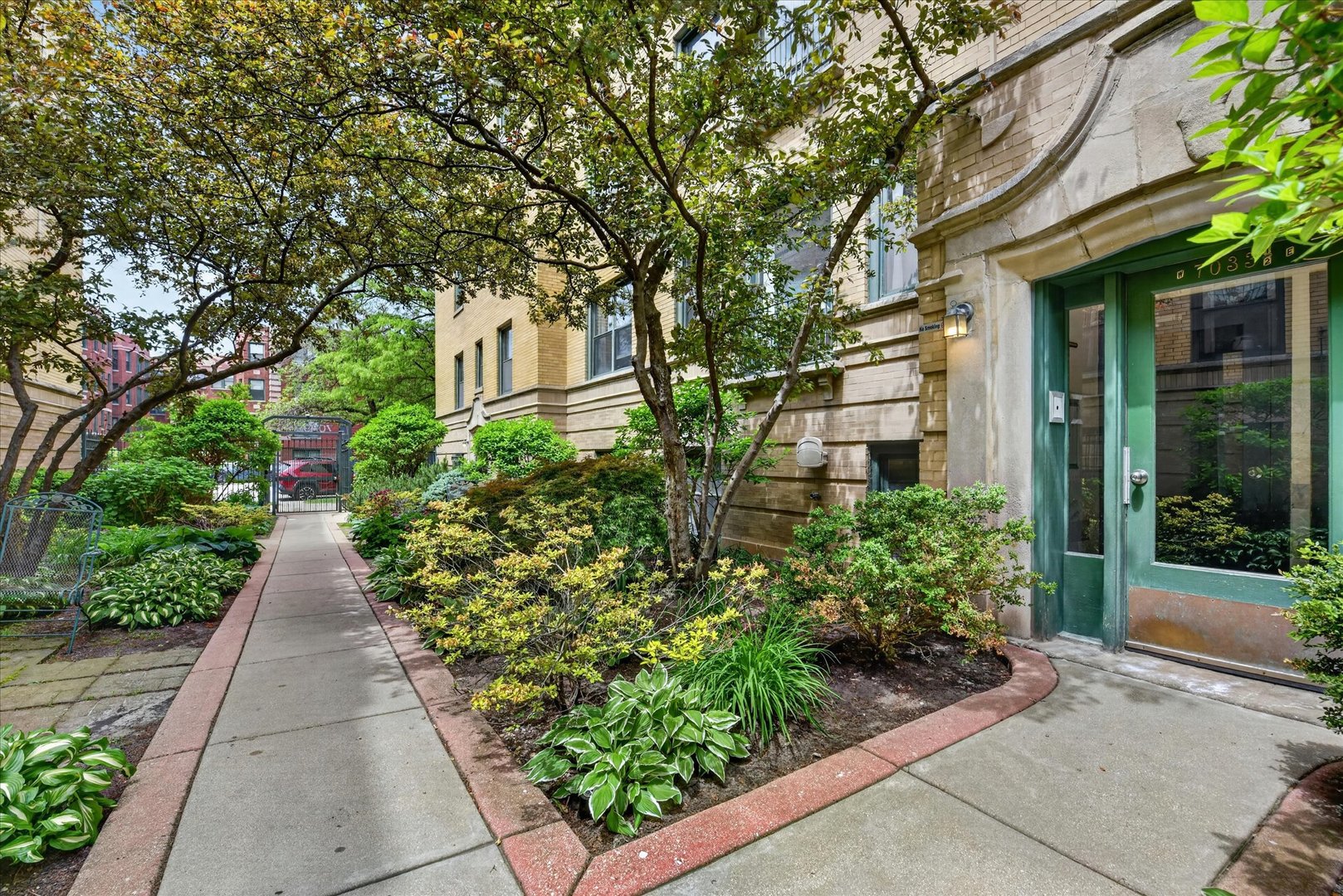 7033 North Sheridan Road, Unit G Chicago, IL 60626 - Photo 2 of 17