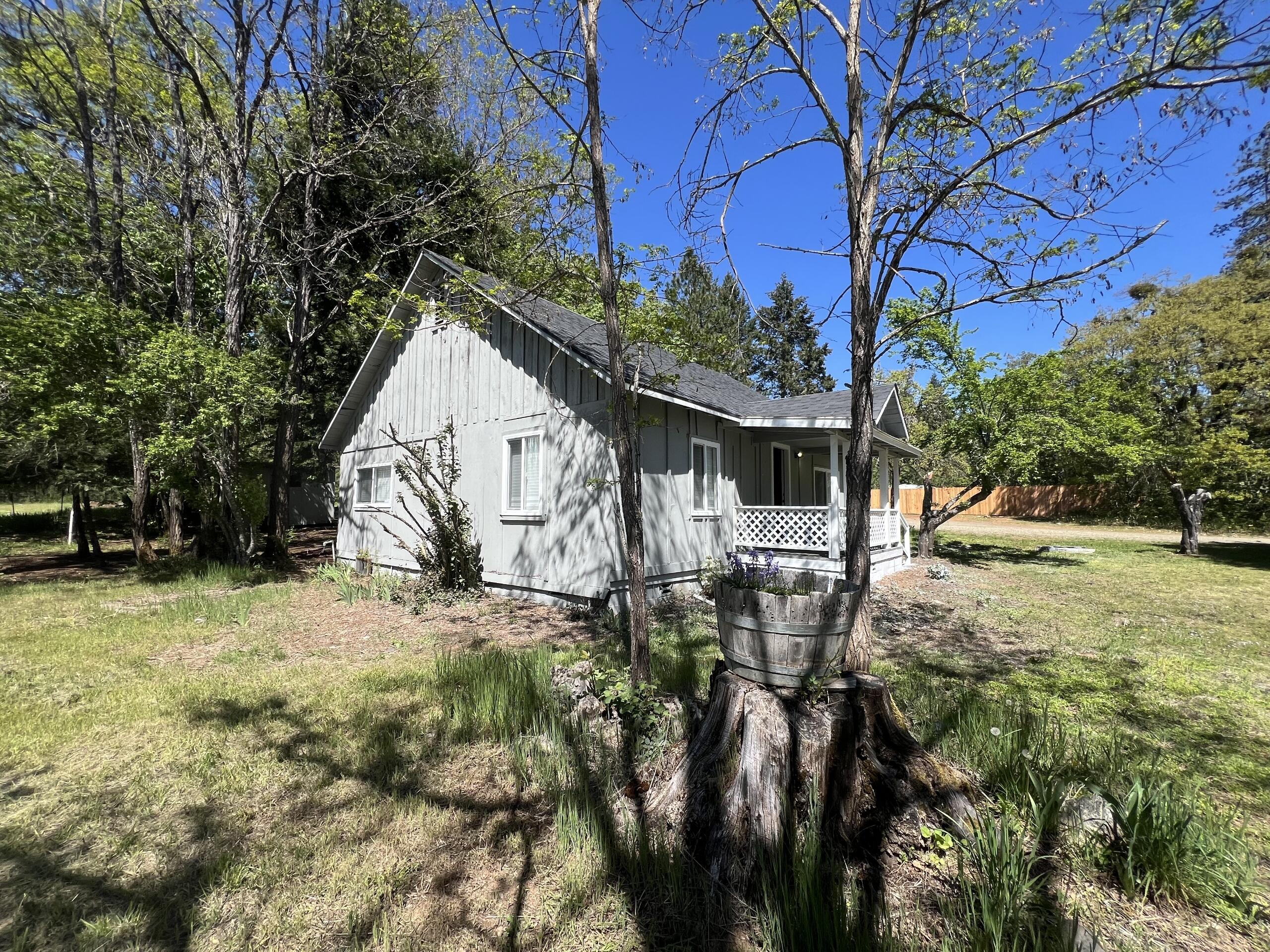 2100 Laurel Road Cave Junction, OR 97523 - Photo 6 of 19 side front