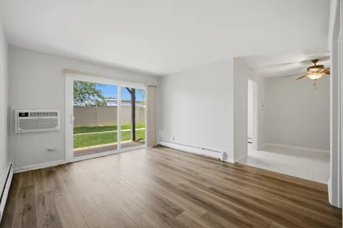 $185,000 | 330 North Carter Street, Unit 103, Palatine, IL 60067