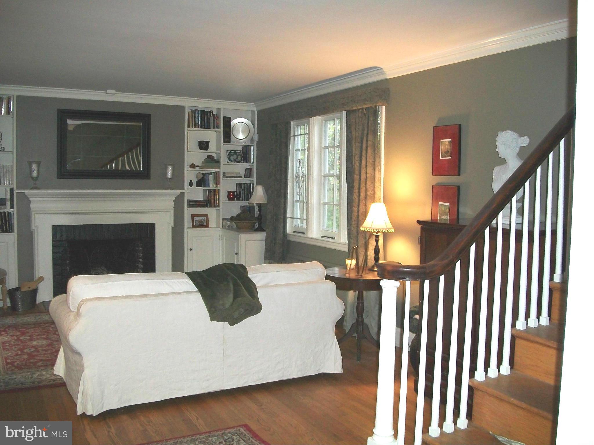 4501 Underwood Road Baltimore, MD 21212 - Photo 2 of 26 Living Room