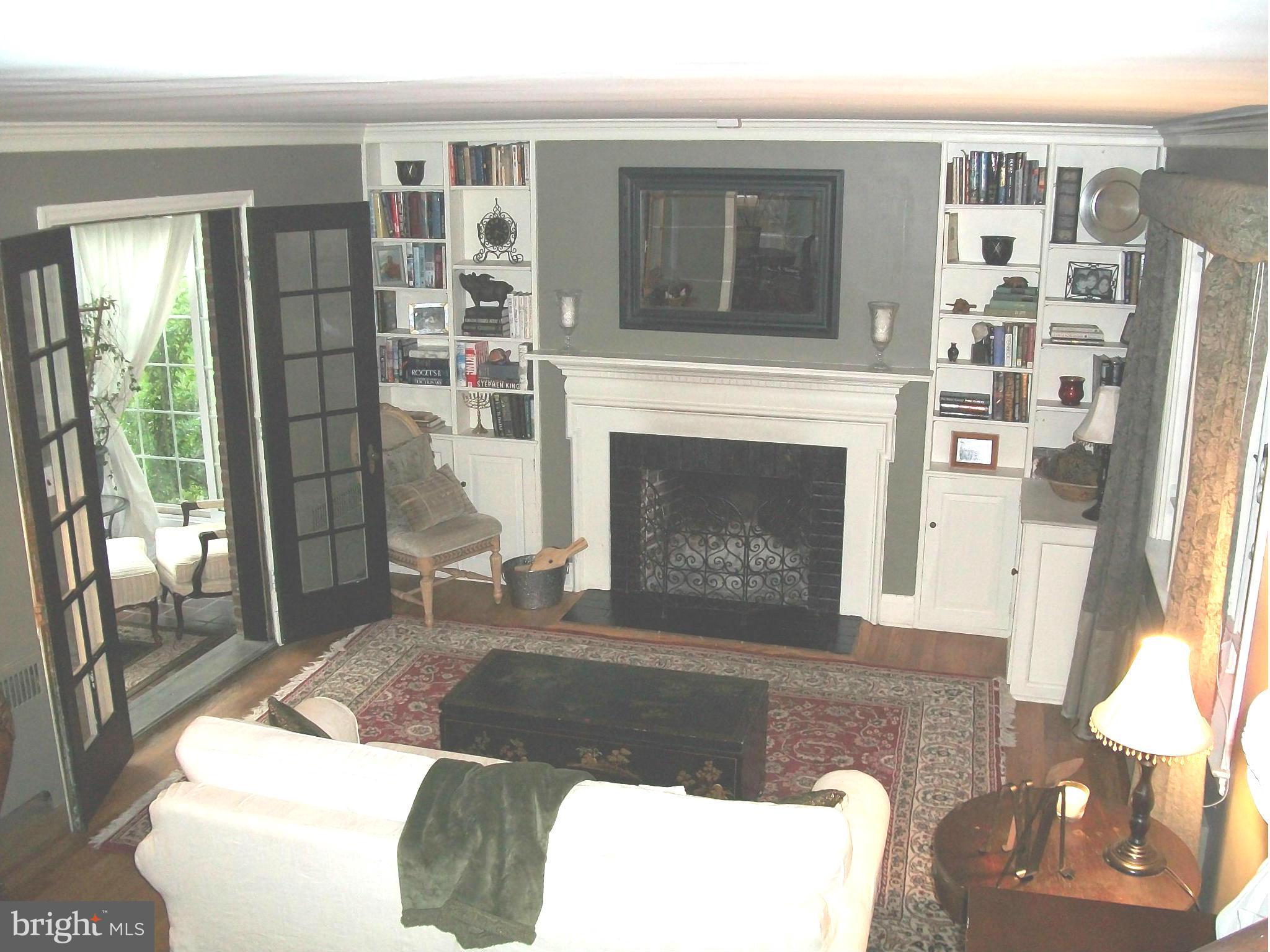4501 Underwood Road Baltimore, MD 21212 - Photo 4 of 26 Living Room