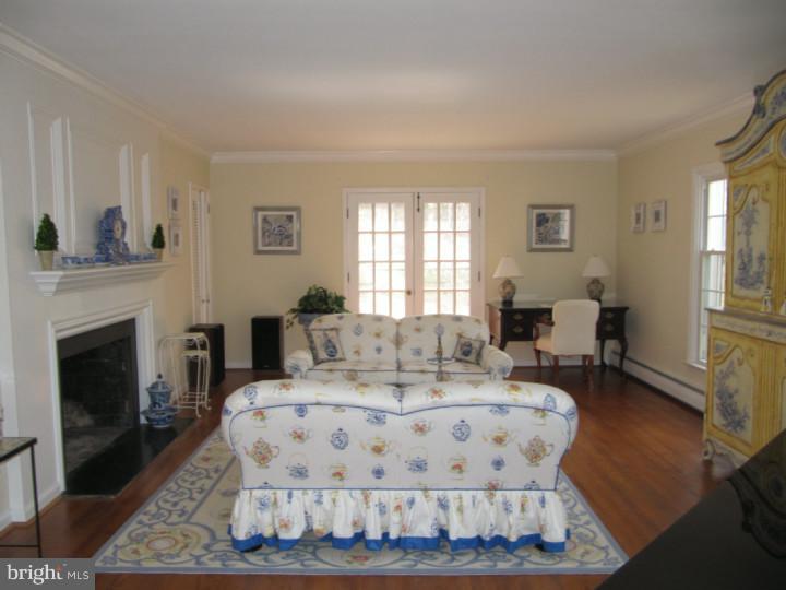 114 Ridgewood Road Wayne, PA 19087 - Photo 3 of 24 Living Room