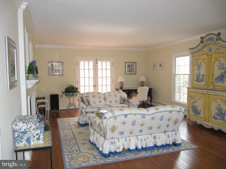114 Ridgewood Road Wayne, PA 19087 - Photo 4 of 24 Living Room