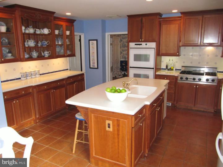 114 Ridgewood Road Wayne, PA 19087 - Photo 8 of 24 Kitchen