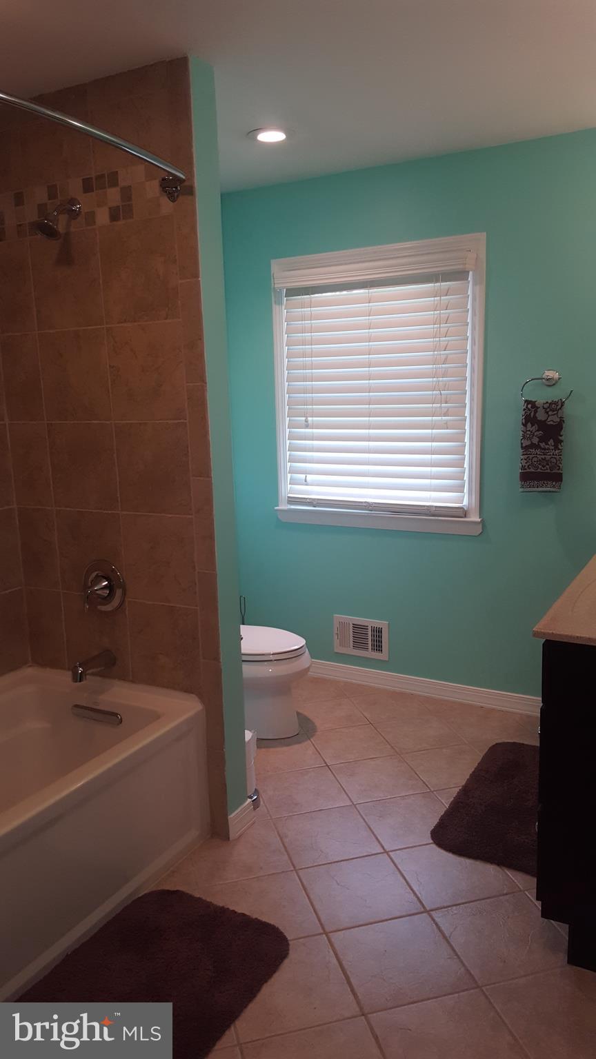804 Maxa Road Aberdeen, MD 21001 - Photo 13 of 34 Hall Bath