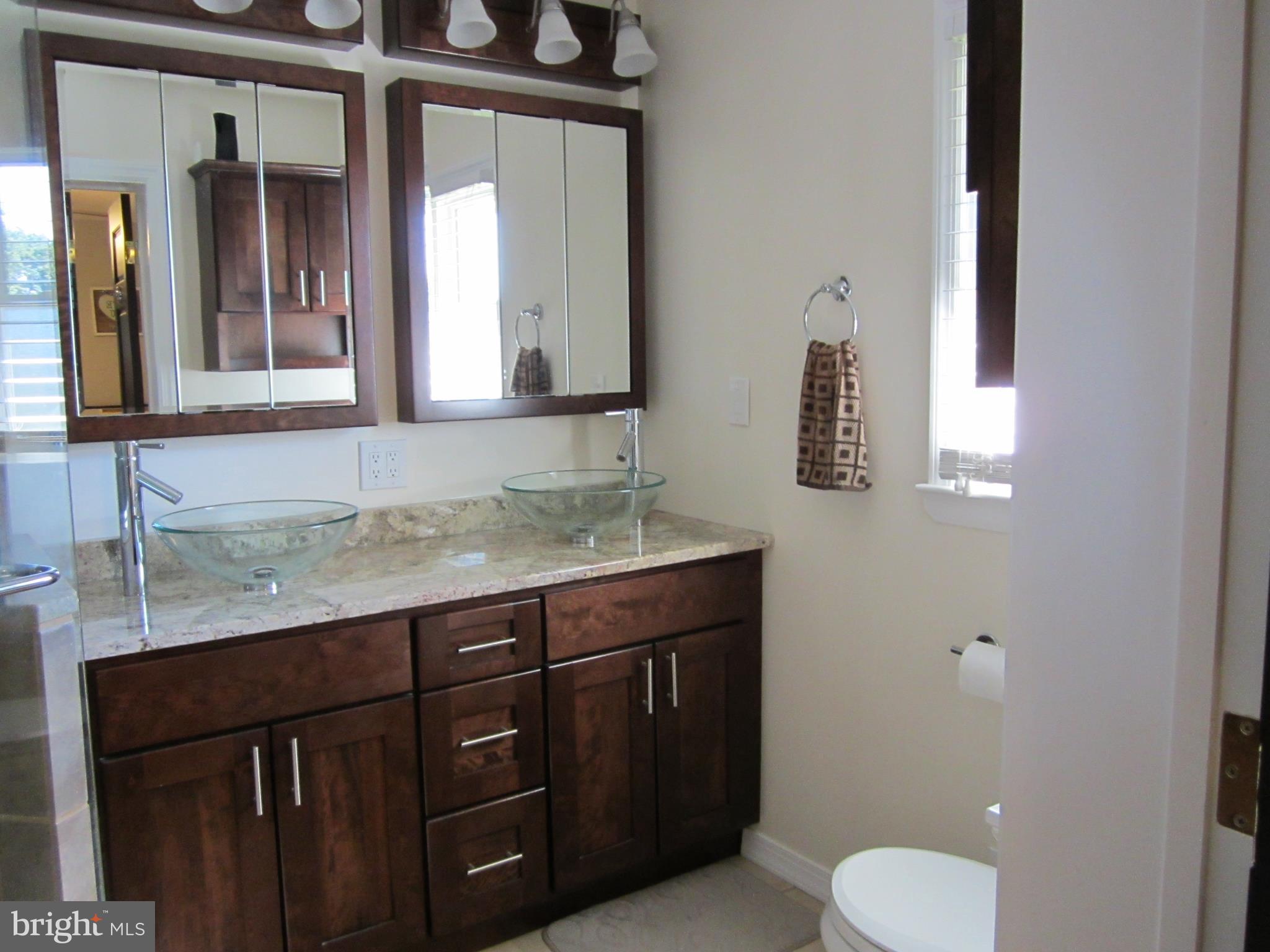 804 Maxa Road Aberdeen, MD 21001 - Photo 17 of 34 Bedroom (Master) with granite double vanity